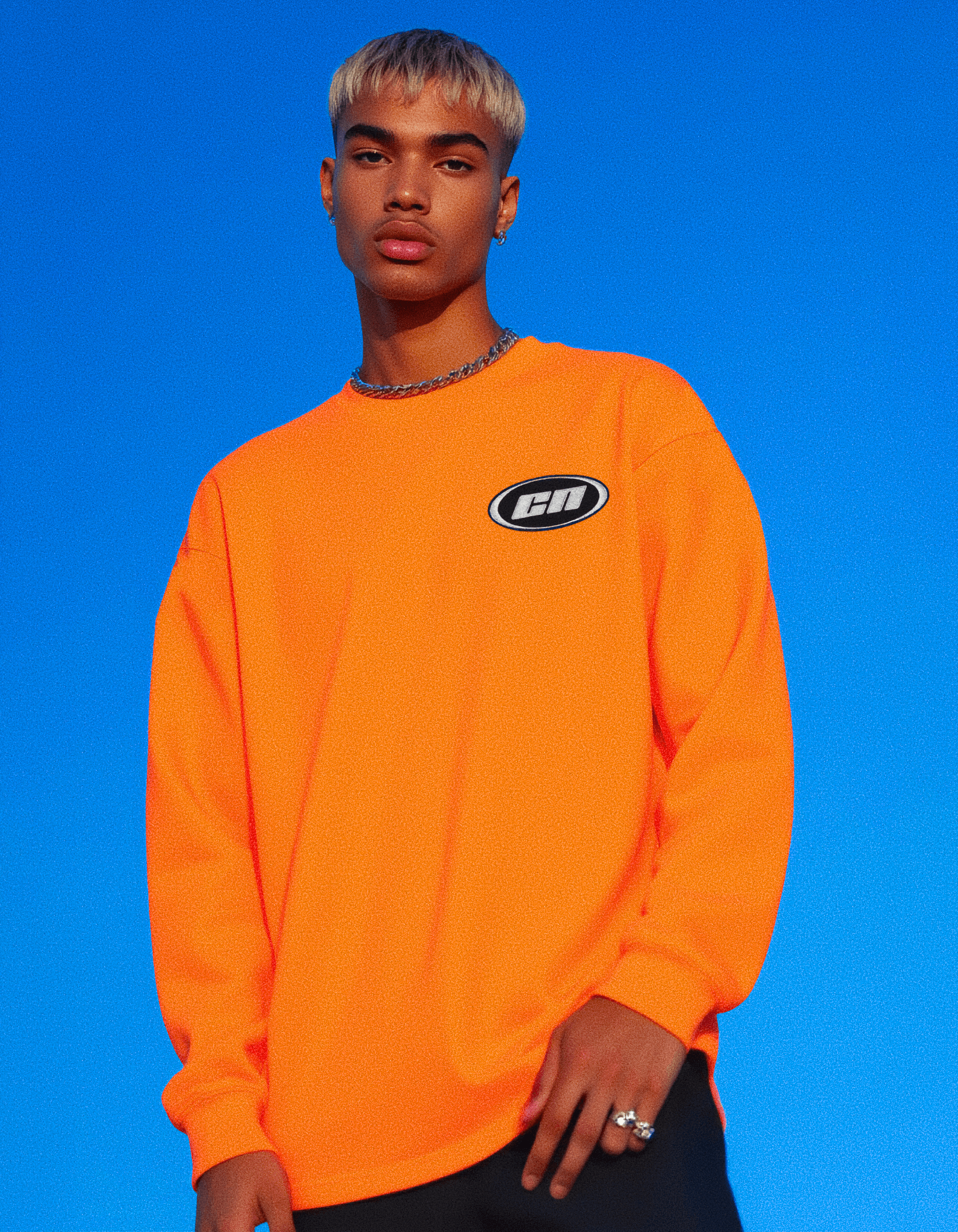 長袖コットンTシャツ – セミリラックスフィット、ネオンオレンジ